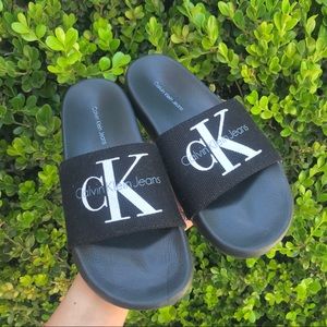 ❌ ON HOLD ❌ Calvin Klein slides